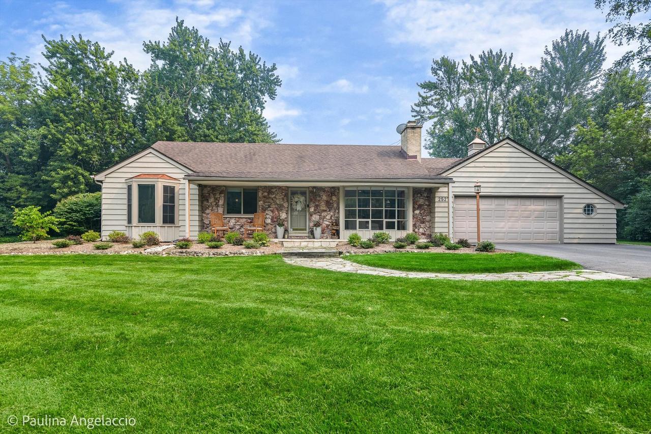 25271 W Elm Grove Dr., Barrington, IL 60010