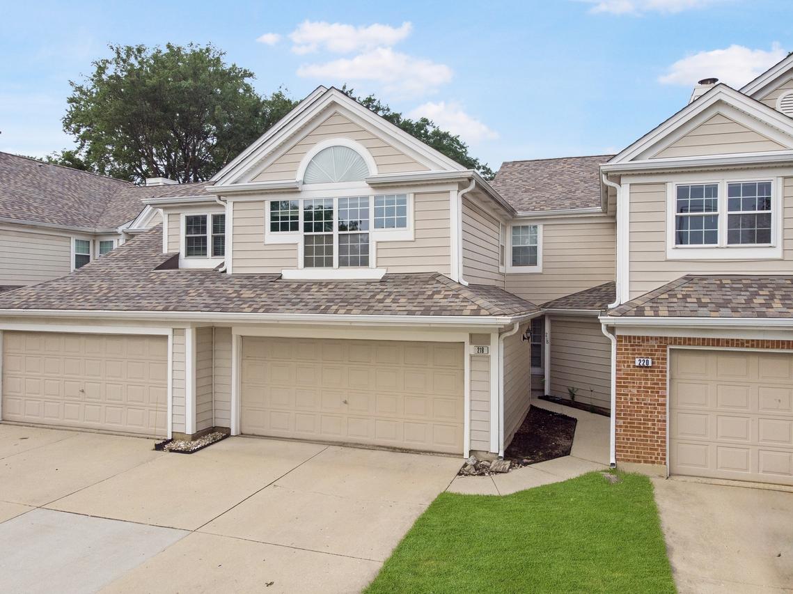 218 Woodstone Dr., Buffalo Grove, IL 60089
