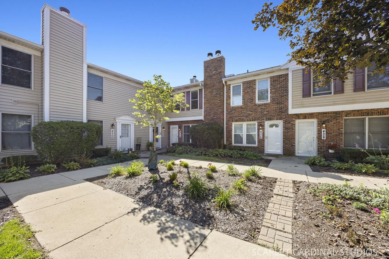 424 Kensington Ct., Naperville, IL 60563