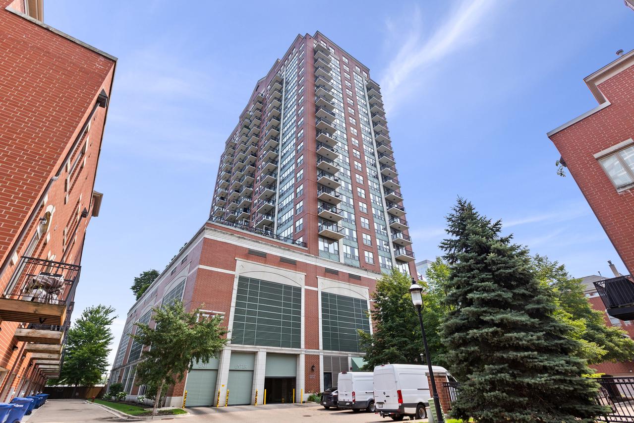 1717 S Prairie Ave. #2004, Chicago, IL 60616