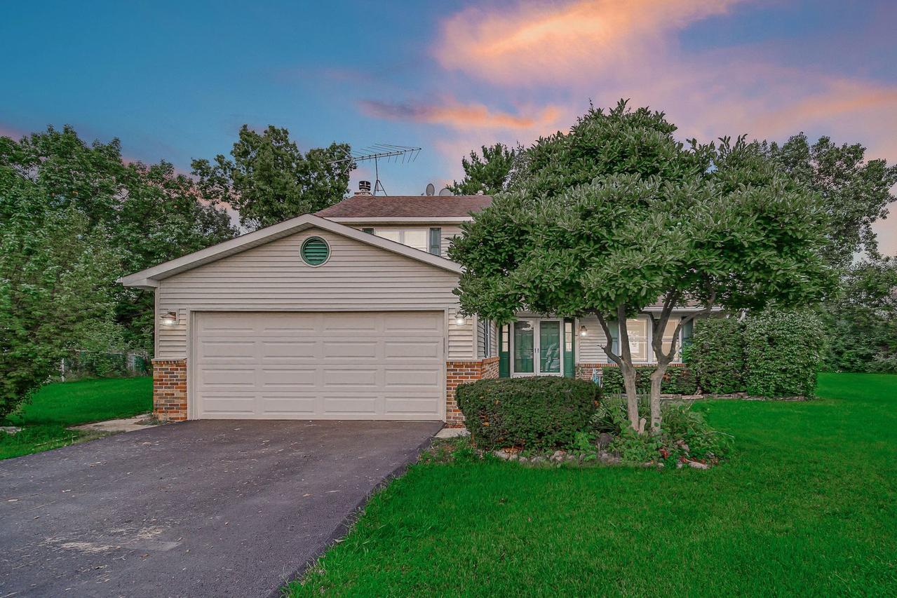 1293 Brave Ct., Carol Stream, IL 60188