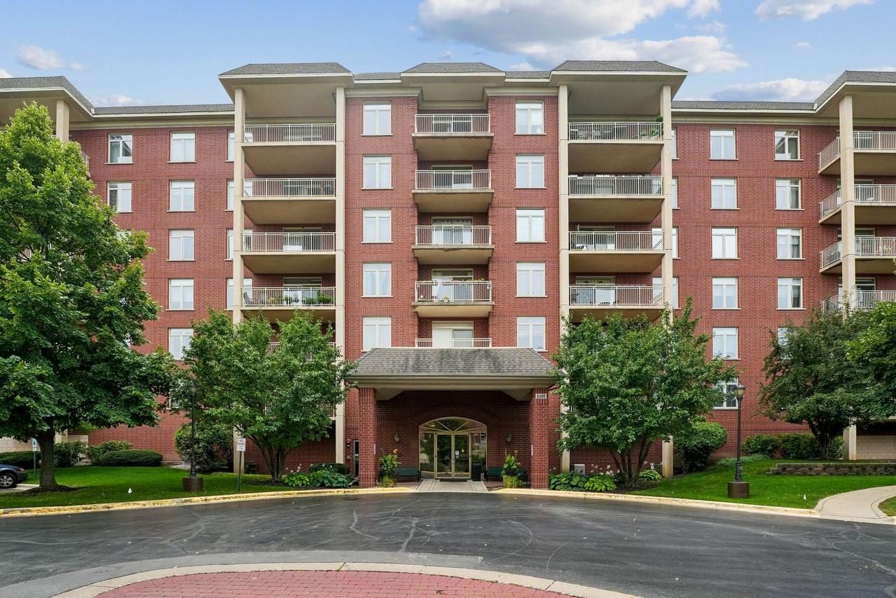 8300 Callie Ave. #408, Morton Grove, IL 60053