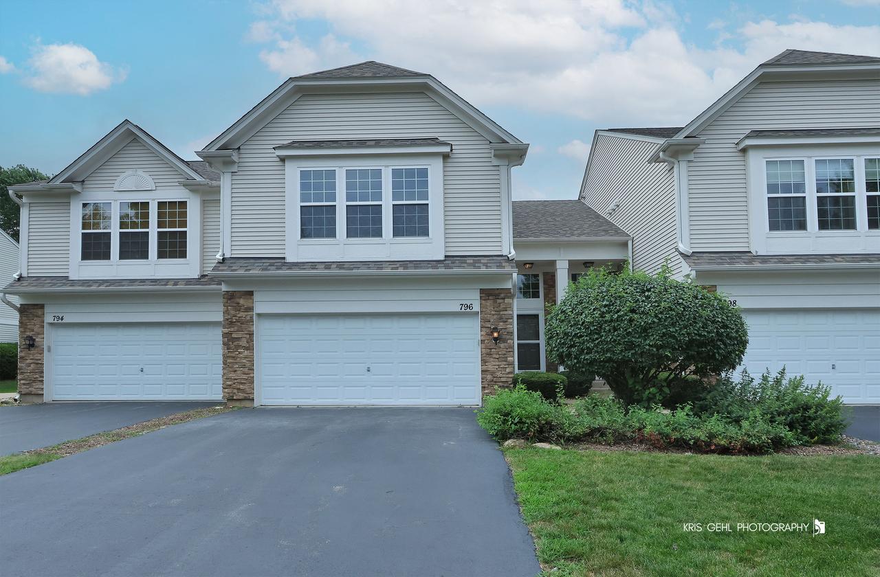 796 Pointe Dr., Crystal Lake, IL 60014