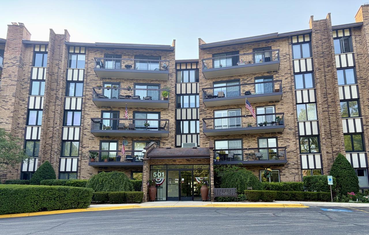 501 Lake Hinsdale Dr. #506, Willowbrook, IL 60527