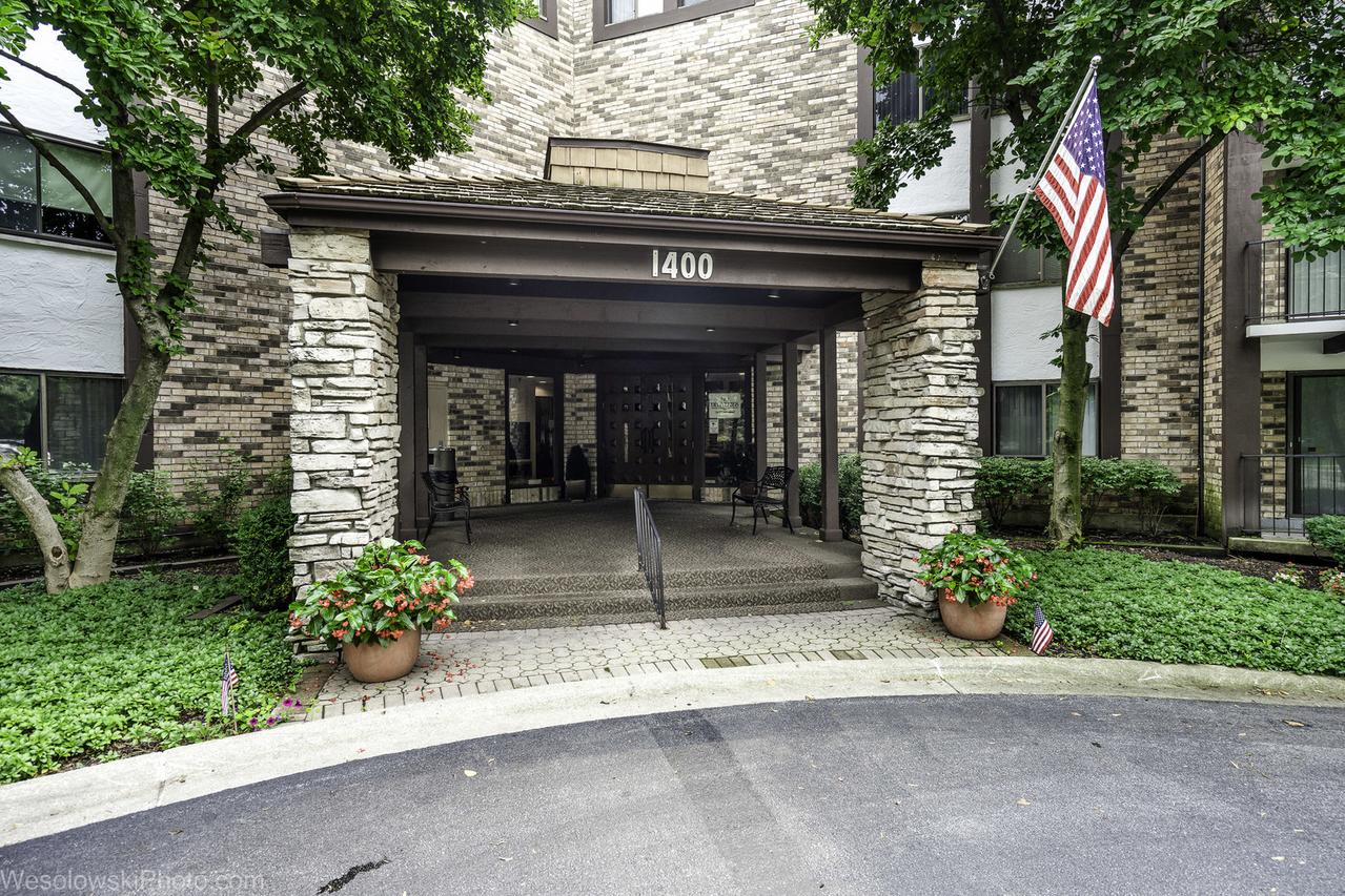 1400 N Yarmouth Pl. #413, Mount Prospect, IL 60056