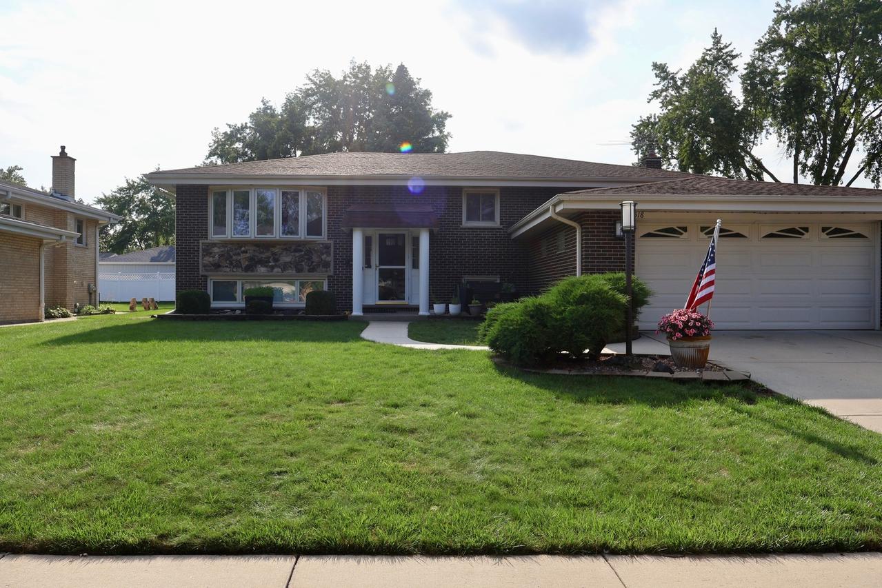 518 N Plamondon Dr., Addison, IL 60101