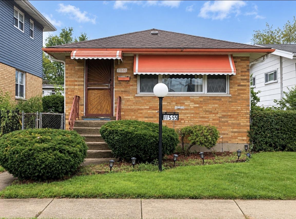 11555 S Justine St., Chicago, IL 60643