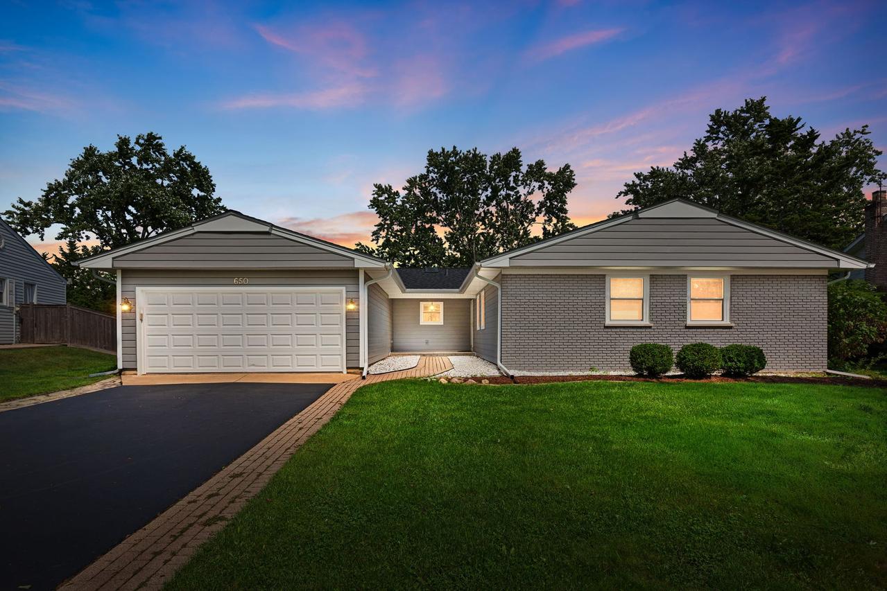 650 Twisted Oak Ln., Buffalo Grove, IL 60089
