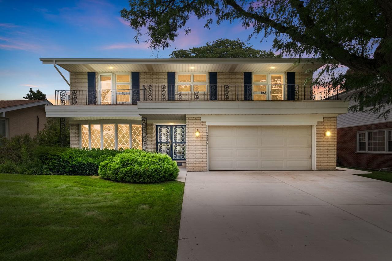 2319 Westwood Dr., Hillside, IL 60162