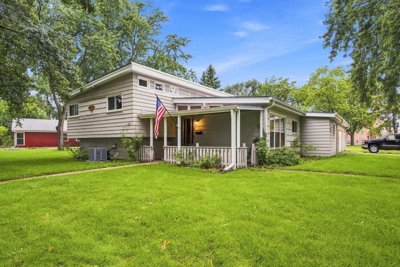 700 W Ridge Rd., Villa Park, IL 60181