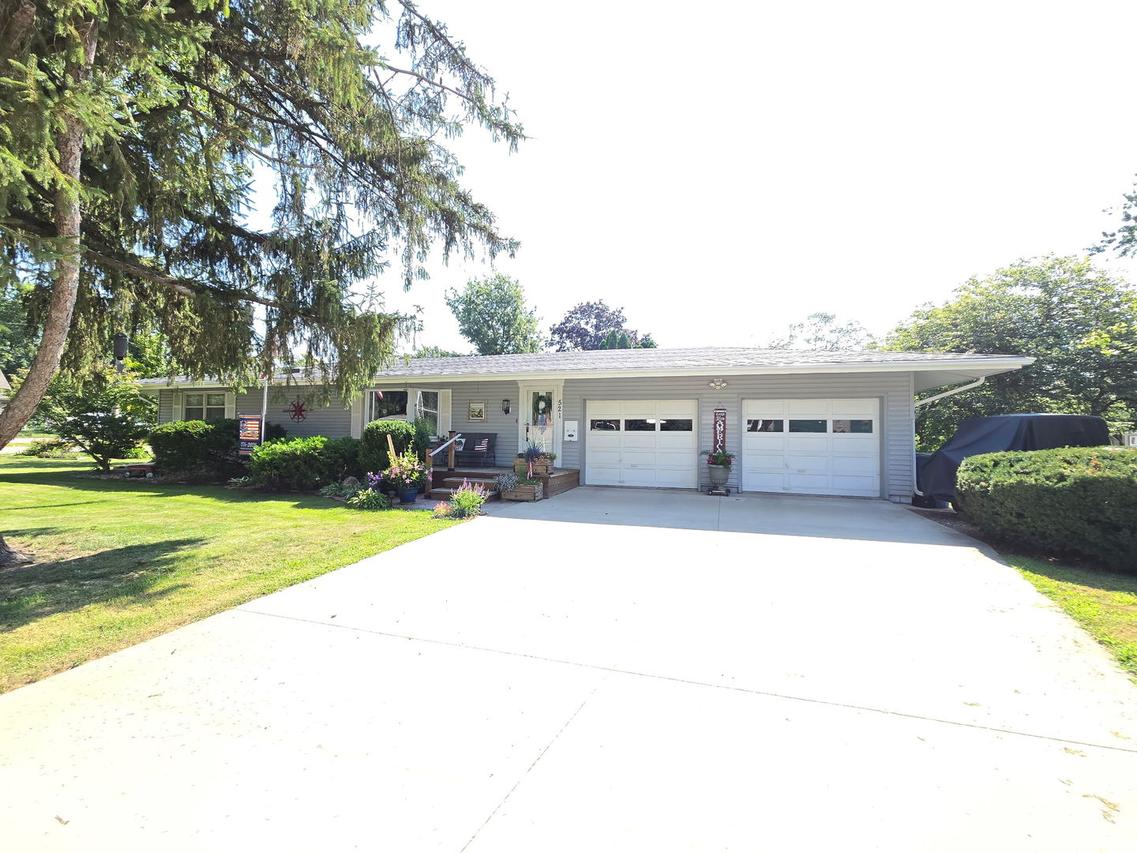 521 NW 1st Ave., Galva, IL 61434