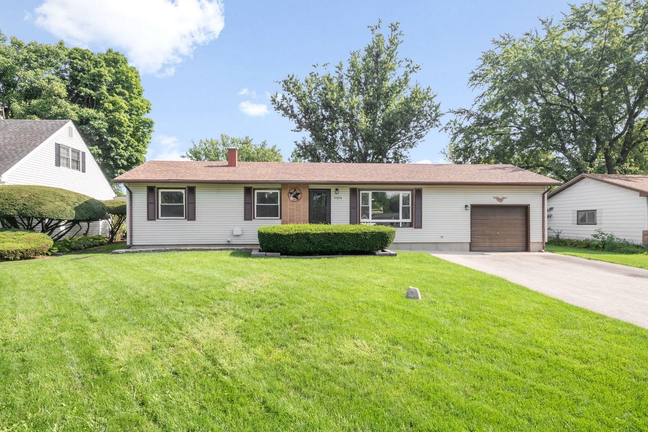10004 NW Circle Dr., Richmond, IL 60071