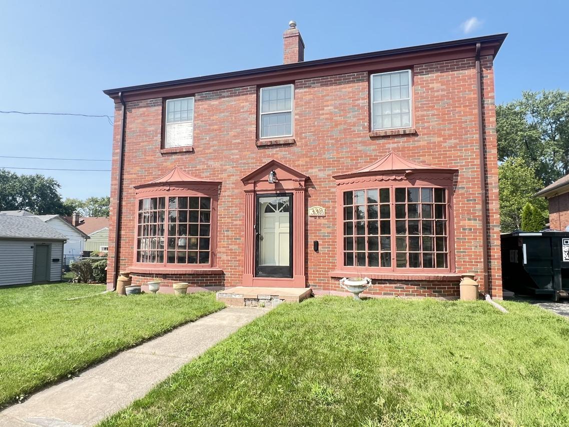 330 Oak St., Elgin, IL 60123
