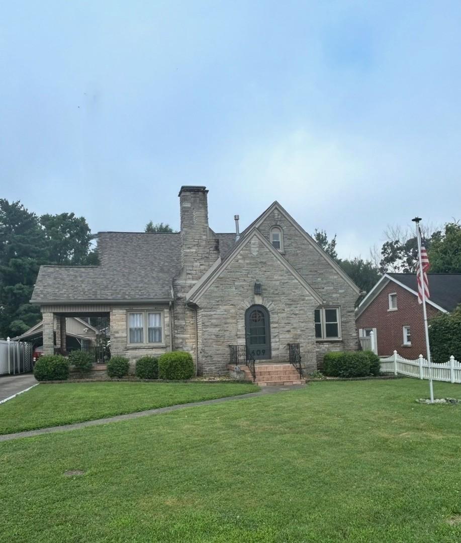 609 Elm St., Carmi, IL 62821