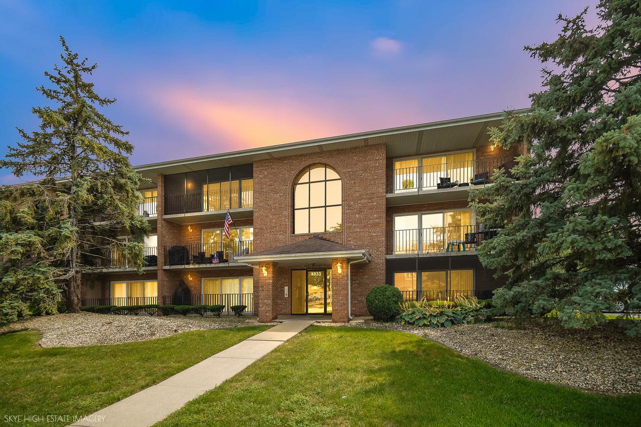 4933 E Circle Dr. #107, Crestwood, IL 60418