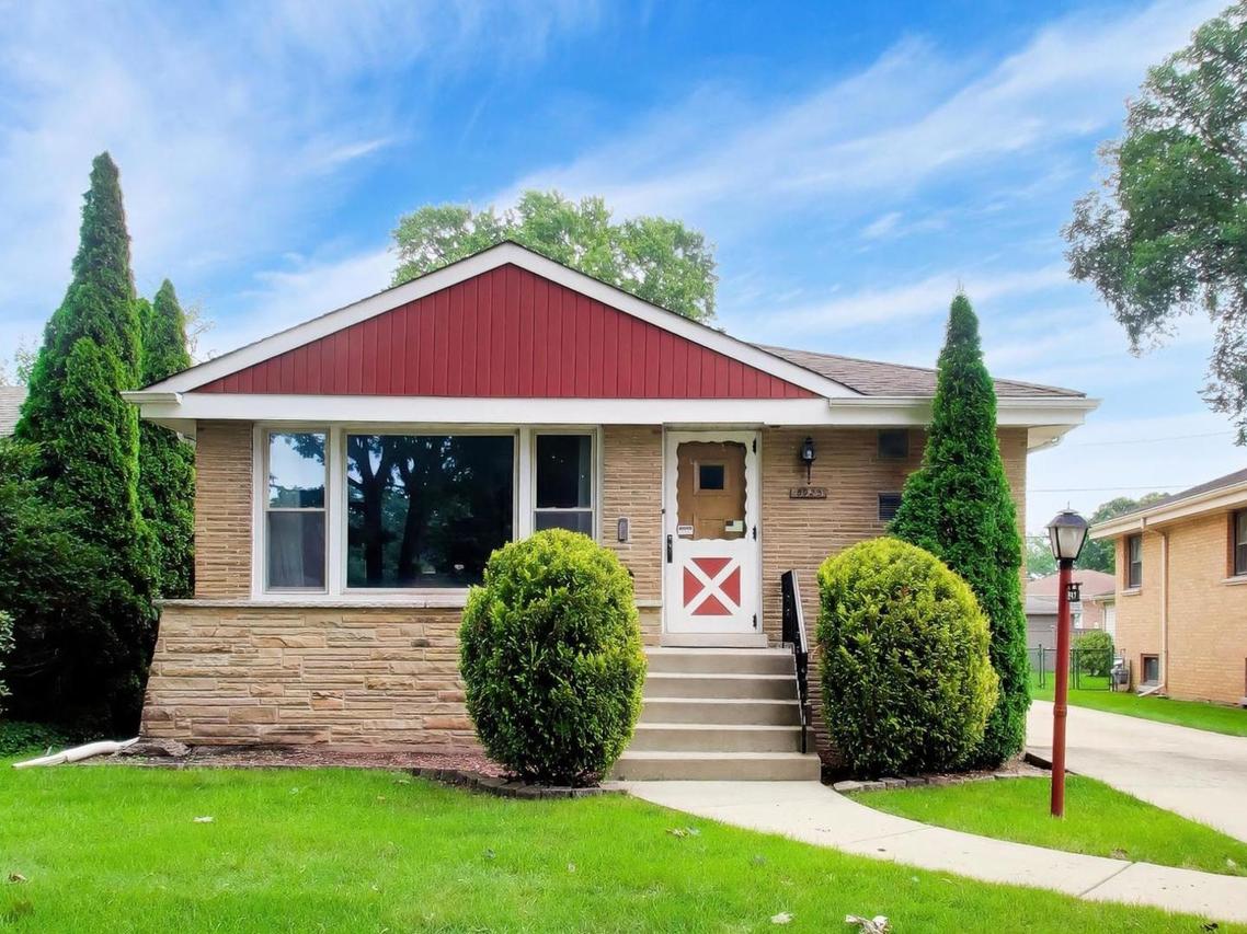 8923 Mason Ave., Morton Grove, IL 60053