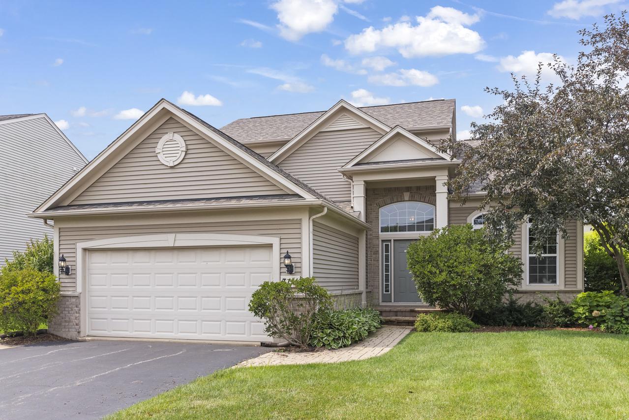 3111 Drury Ln., Carpentersville, IL 60110