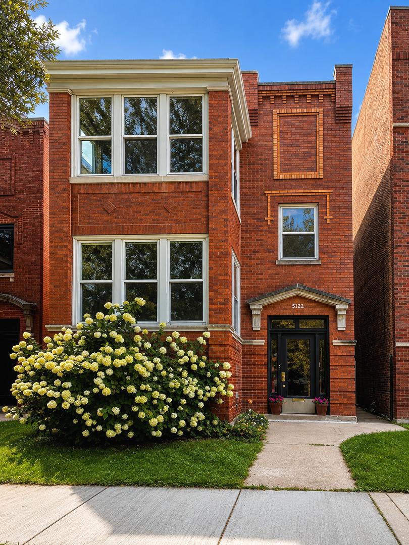 5122 N Leavitt St., Chicago, IL 60625