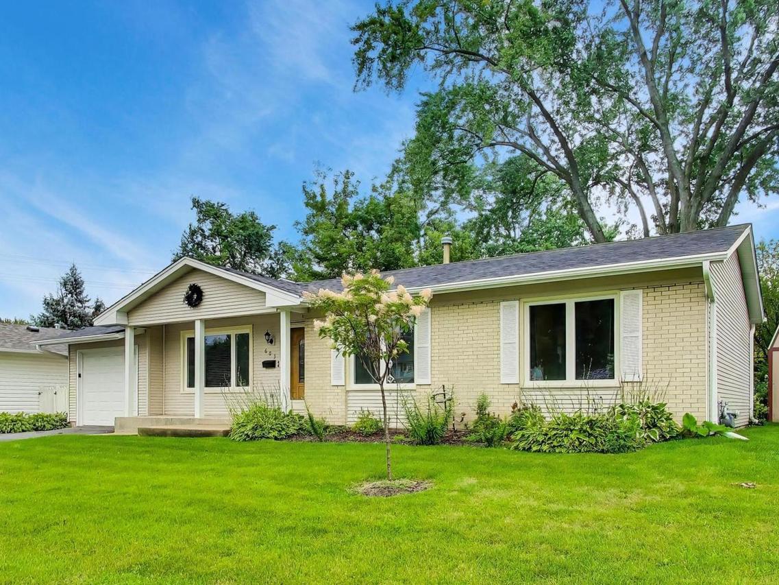 603 Chelmsford Ln., Elk Grove Village, IL 60007