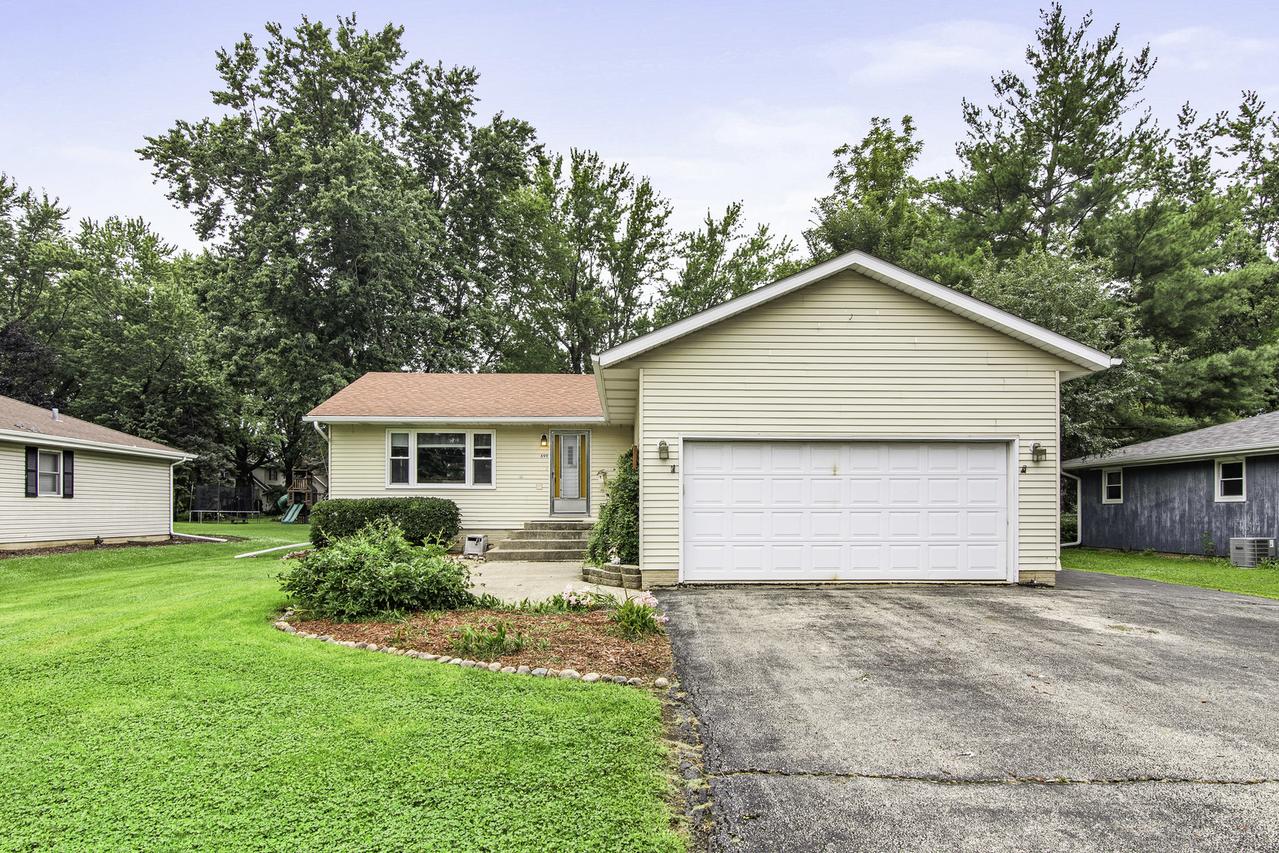 699 Karen Dr., Lake Holiday, IL 60552