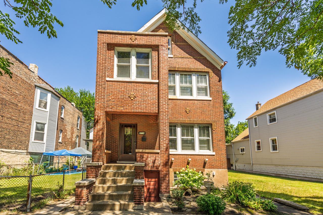 2714 E 93rd St., Chicago, IL 60617