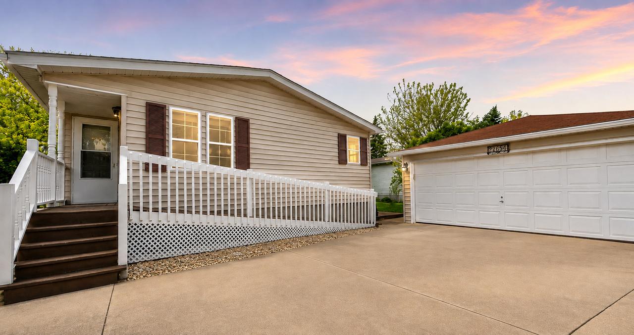 22734 Ravisloe Ln., Frankfort, IL 60423