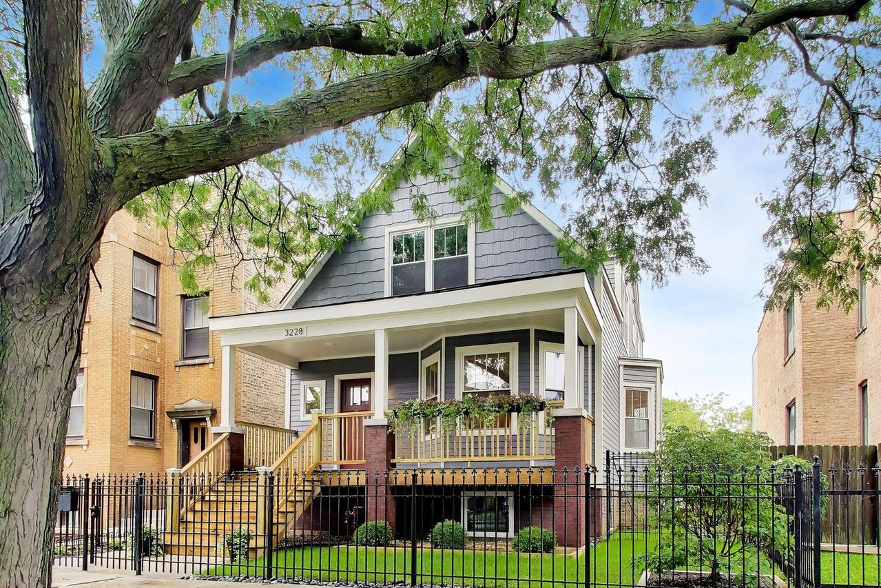 3228 W Warner Ave., Chicago, IL 60618