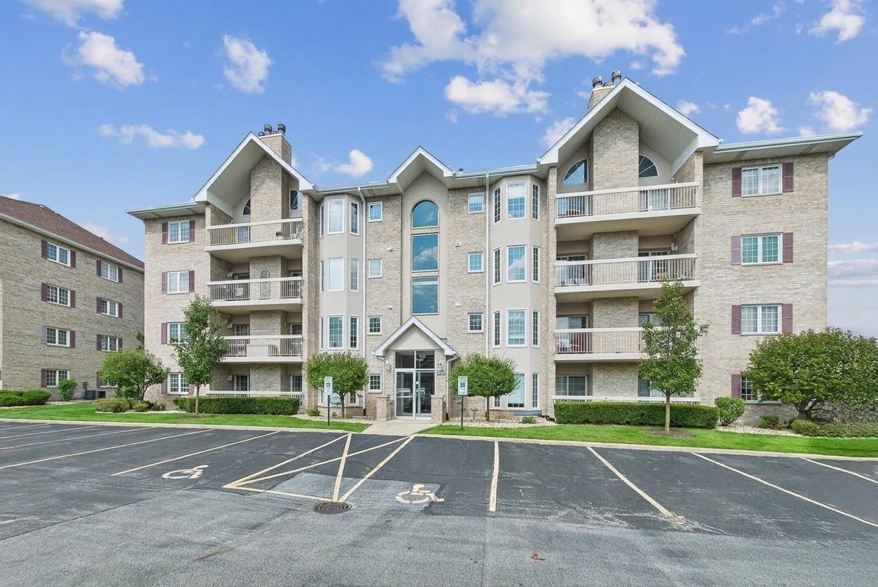 7763 Bristol Park Dr. #1NW, Tinley Park, IL 60477