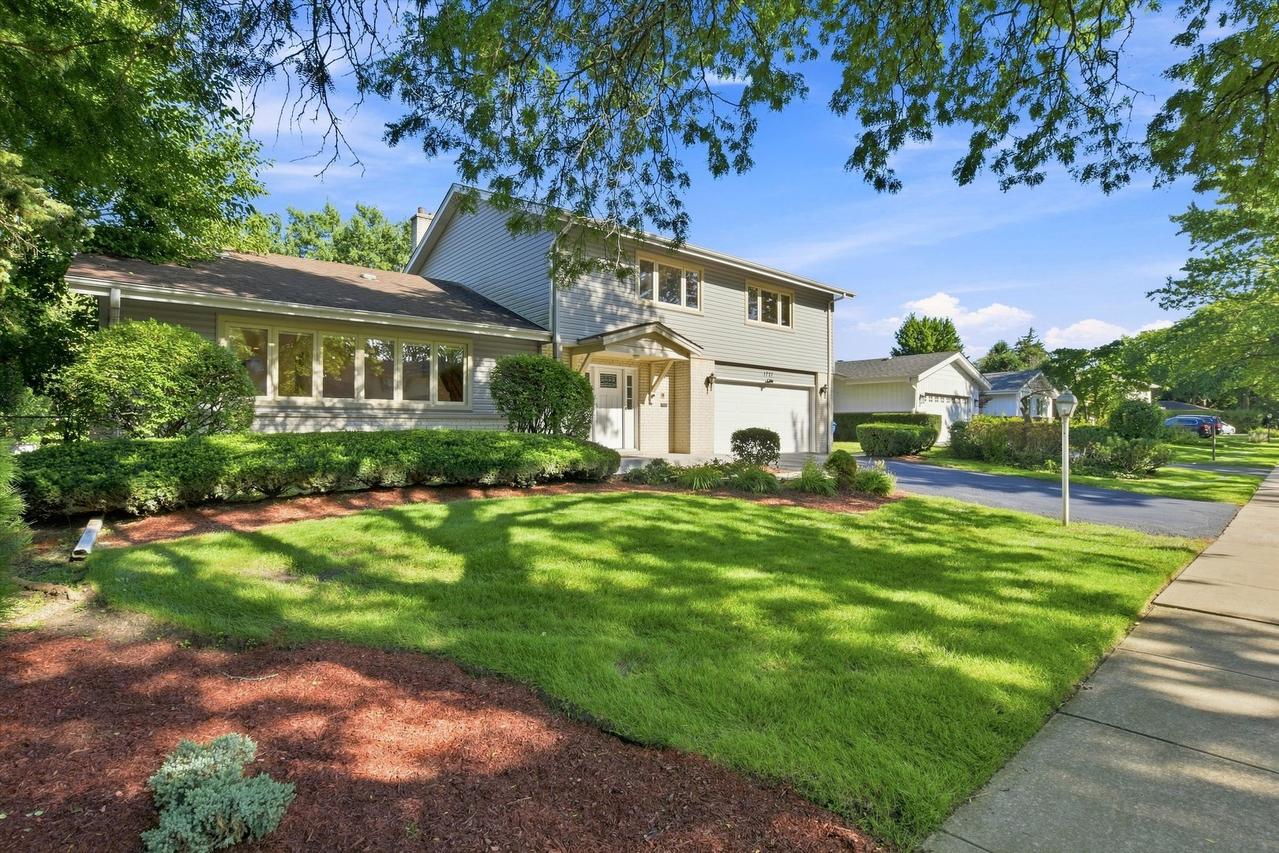 1727 Ellendale Dr., Northbrook, IL 60062
