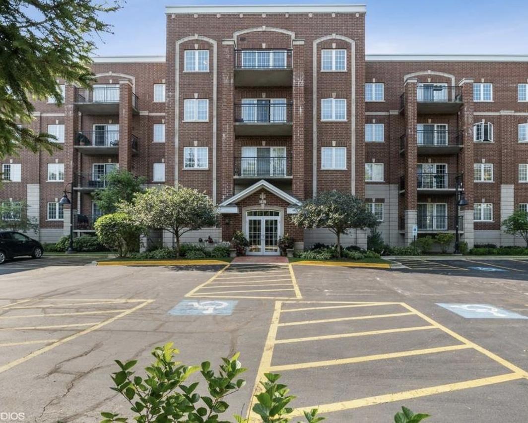 1479 N Milwaukee Ave. #308, Libertyville, IL 60048