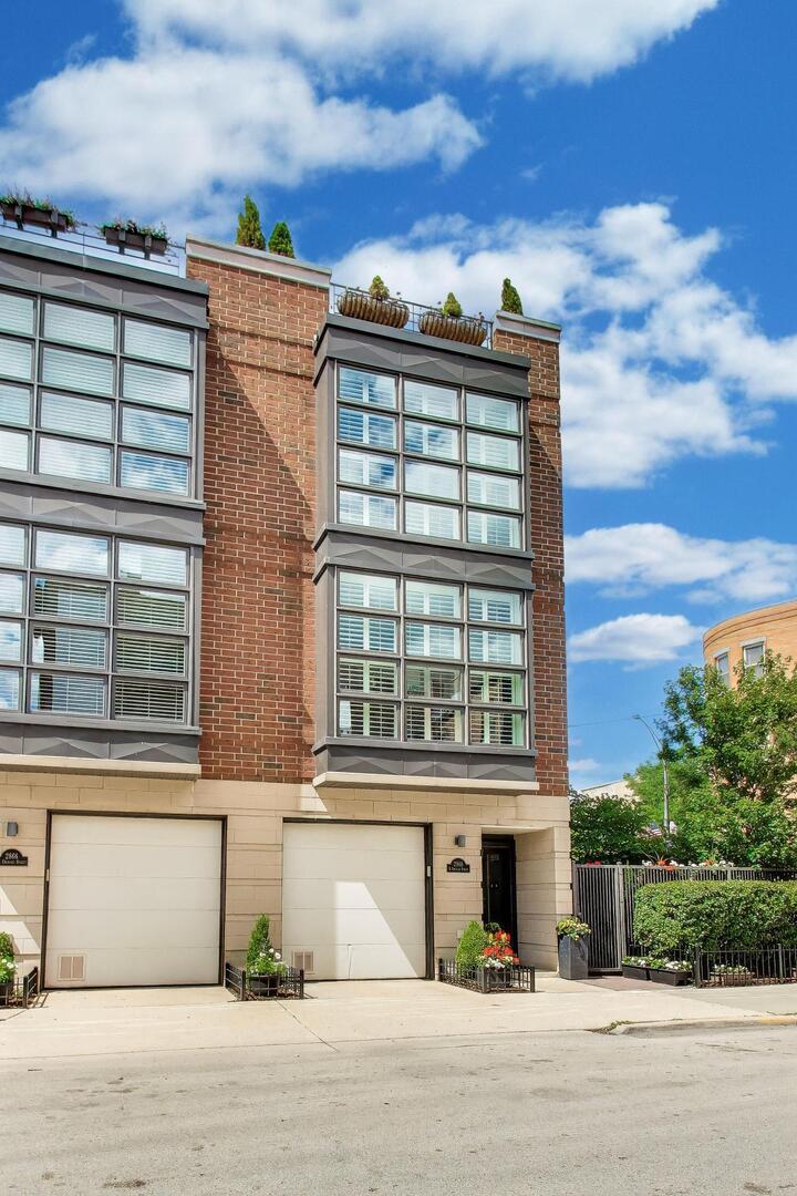 2868 N Orchard St., Chicago, IL 60657