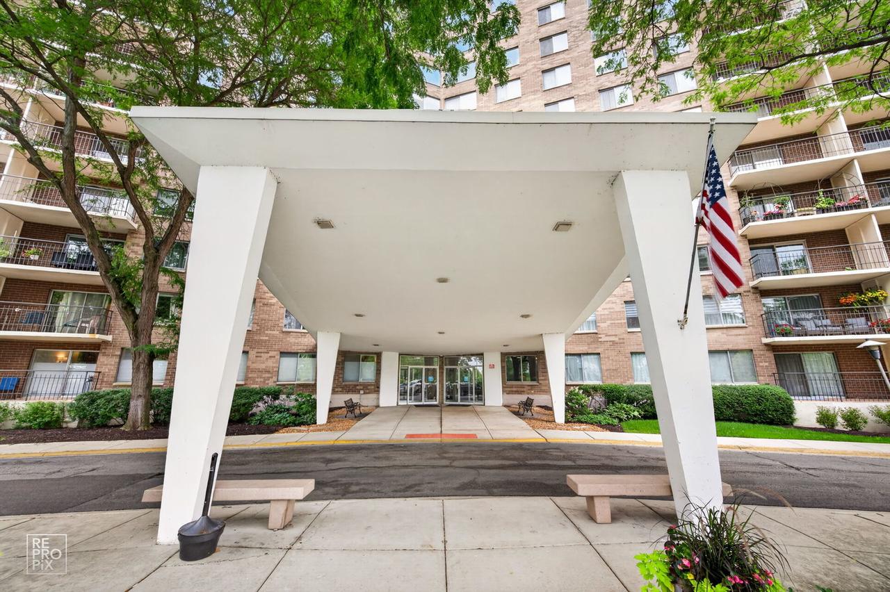 7141 N Kedzie Ave. #910, Chicago, IL 60645