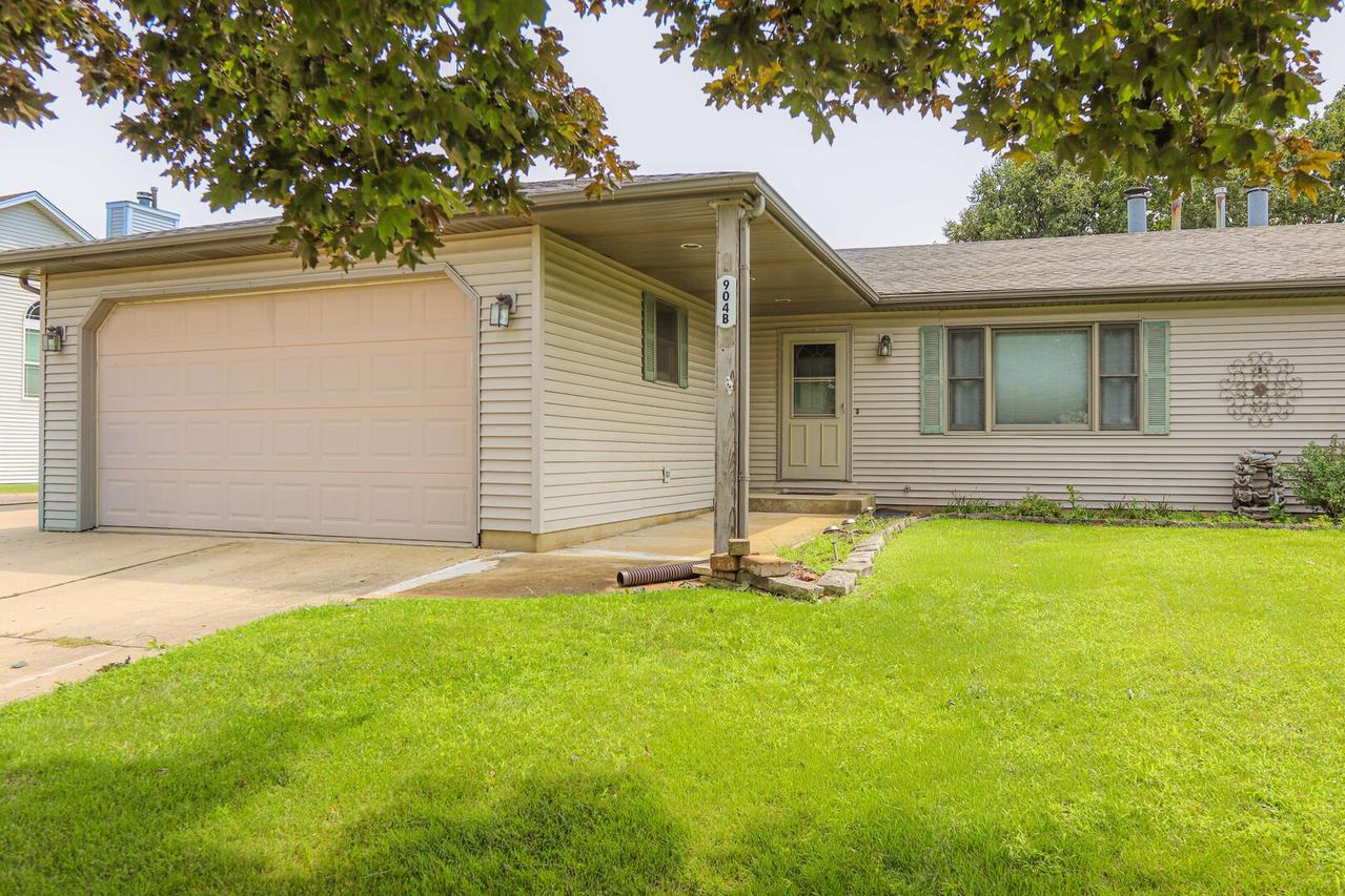 904 Harvest Tr. #B, Yorkville, IL 60560