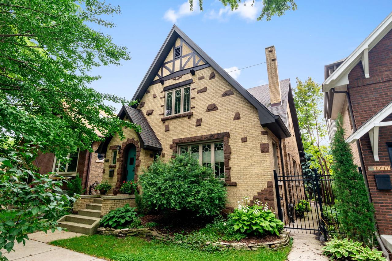 4949 N Kostner Ave., Chicago, IL 60630