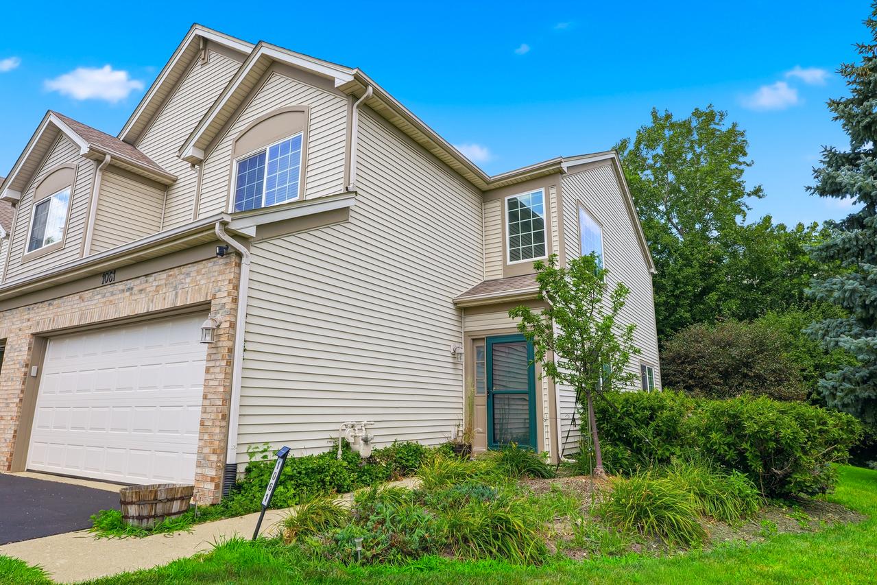 1061 Woodview Ct., Aurora, IL 60502