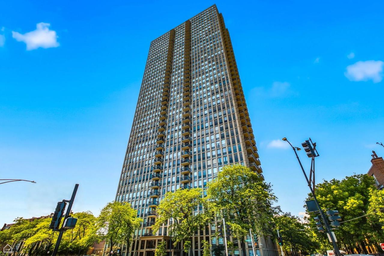 1660 N La Salle Dr. #3911, Chicago, IL 60614