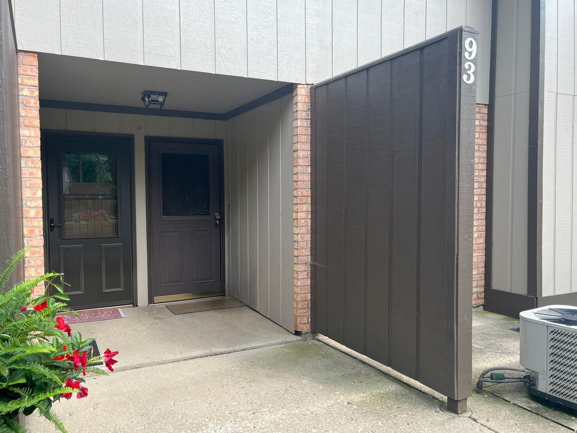 93 Mineola Rd., Fox Lake, IL 60020