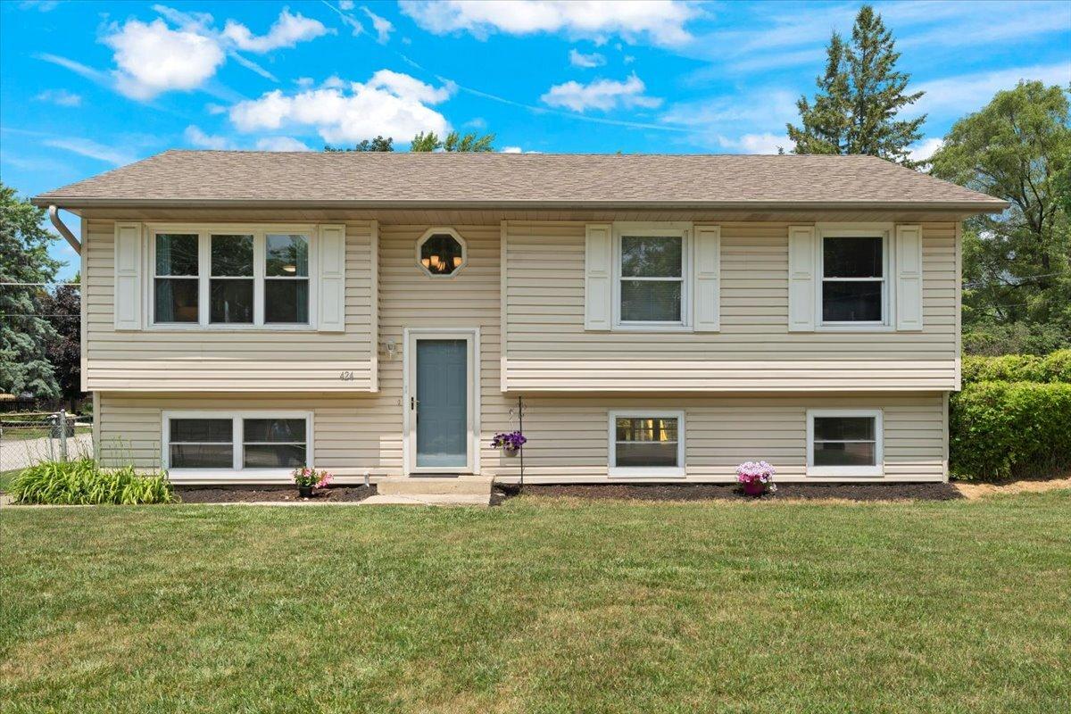 424 E Shorewood Rd., Round Lake Beach, IL 60073