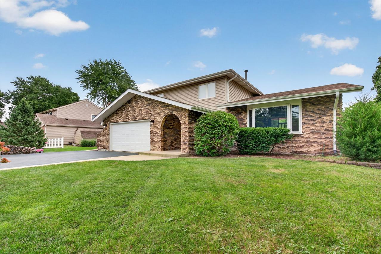 29W055 Schillinger Dr., Naperville, IL 60564