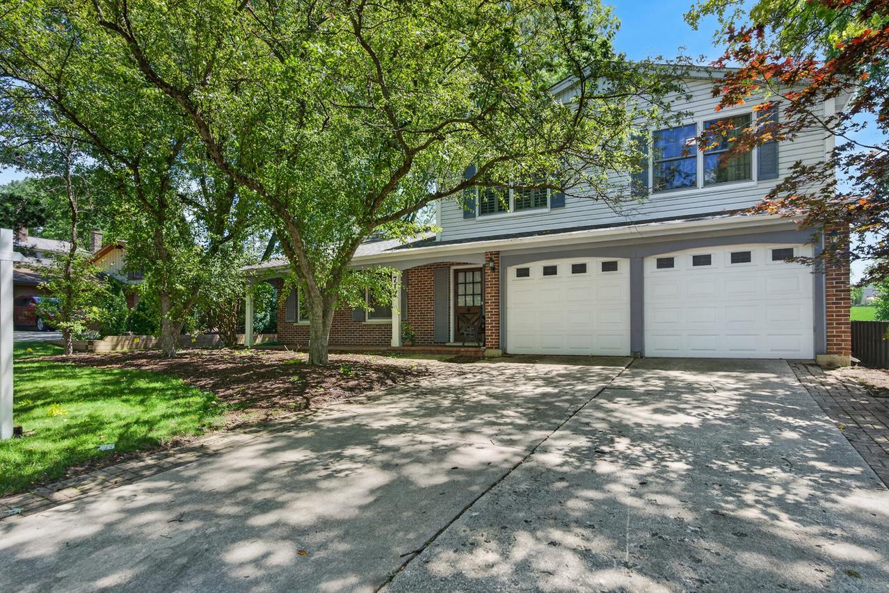 712 Pawnee Ln., Naperville, IL 60563