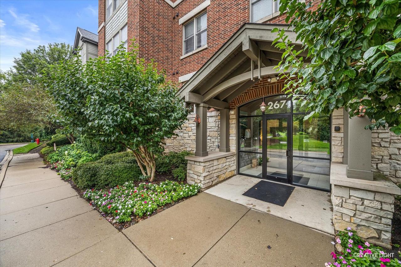 267 E Railroad Ave. #104, Bartlett, IL 60103