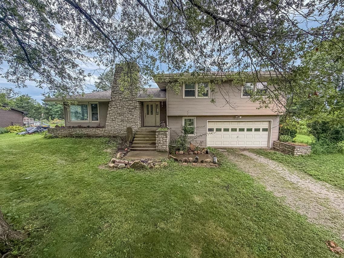 2206 Fogel Rd., Mahomet, IL 61853