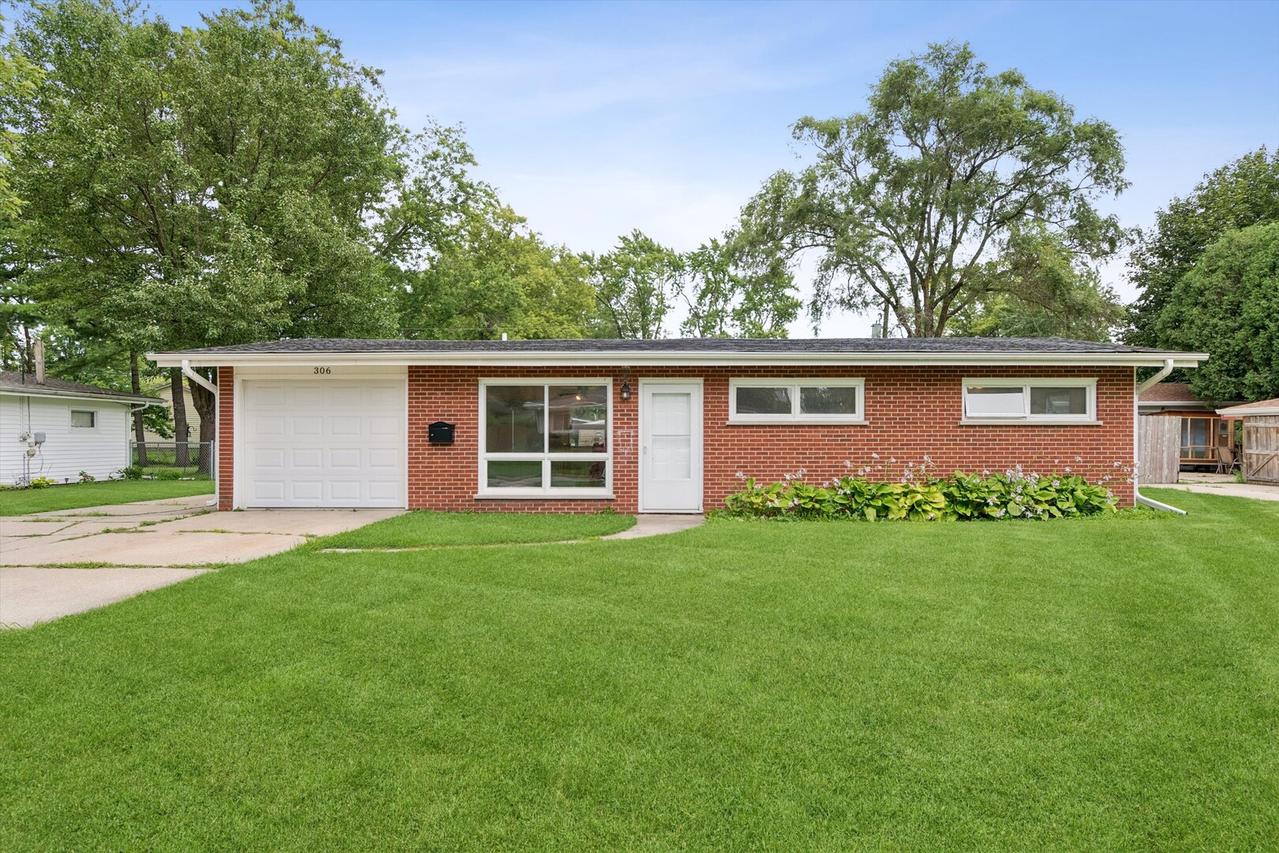306 Harmony Dr., North Aurora, IL 60542