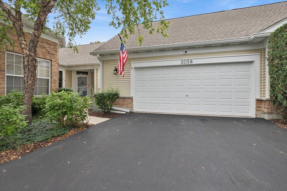 2058 Carillon Dr., Grayslake, IL 60030