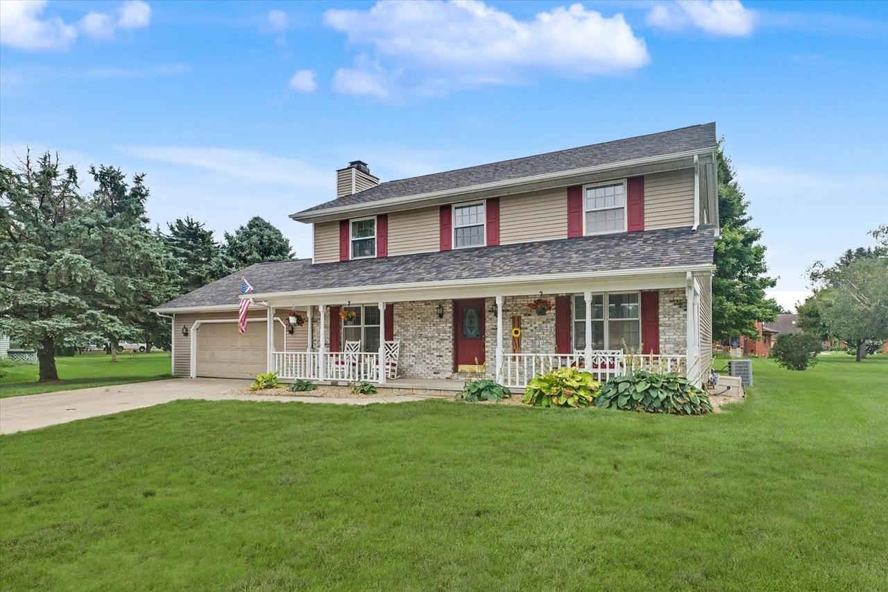 300 Gainesborough Ct., Monticello, IL 61856