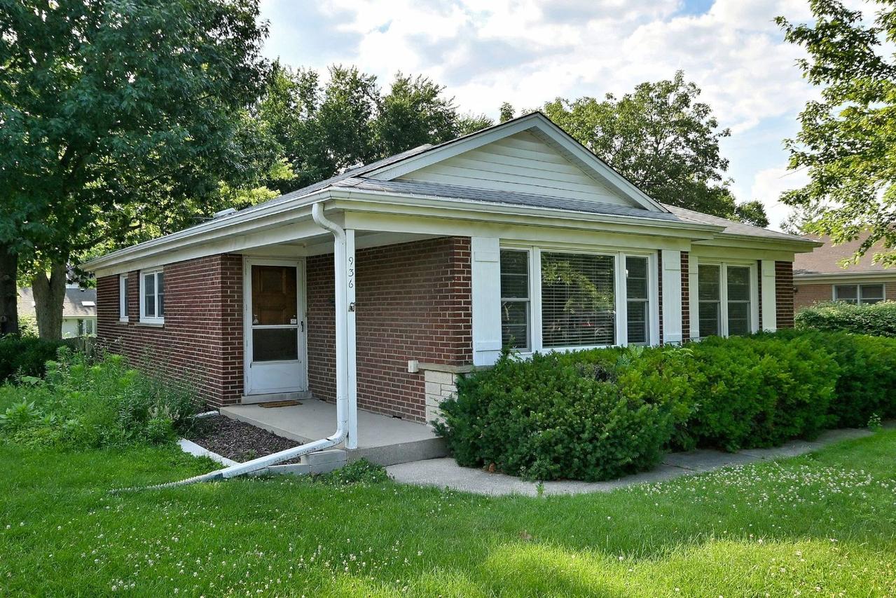 936 S Monroe St., Hinsdale, IL 60521