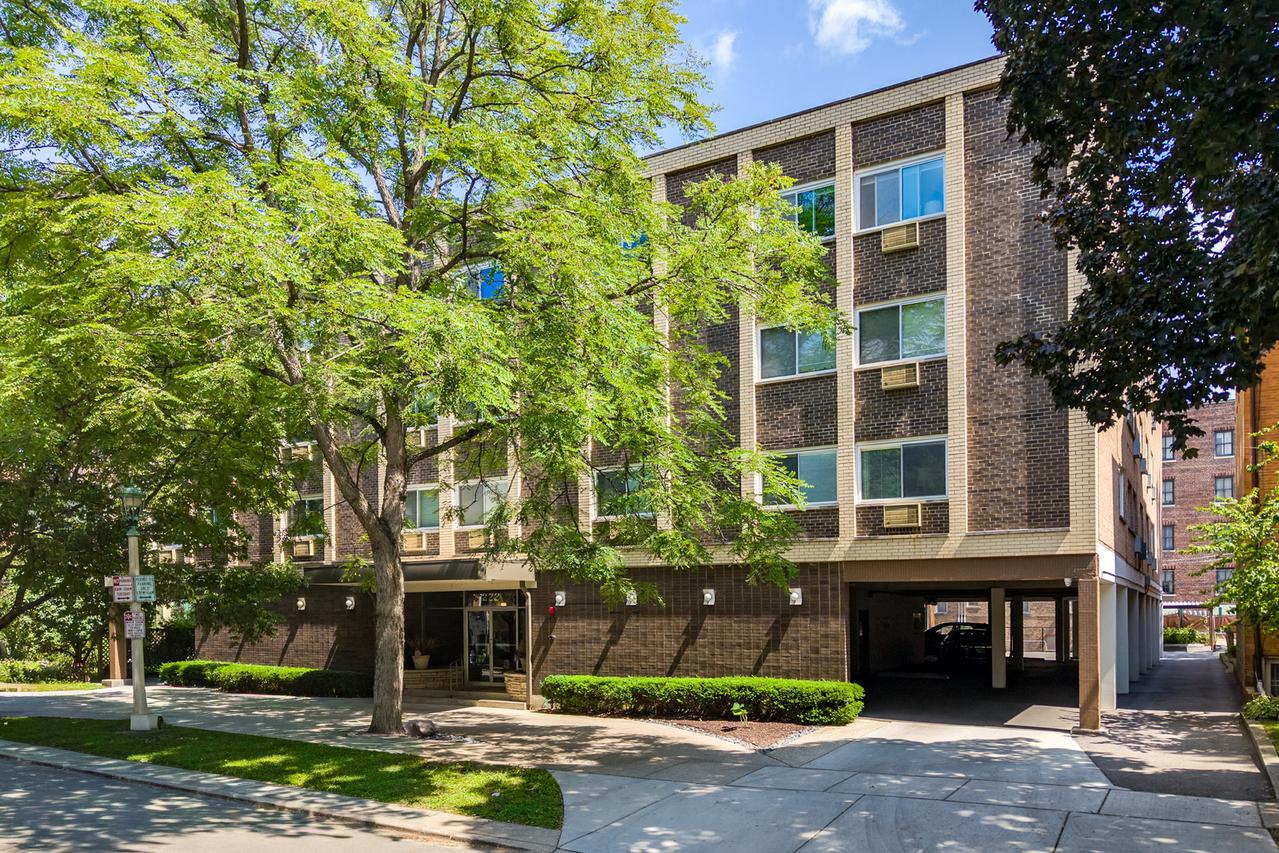 222 N Grove Ave. #2D, Oak Park, IL 60302
