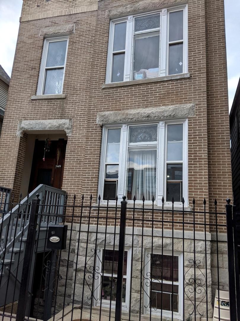 1949 N Francisco Ave., Chicago, IL 60647