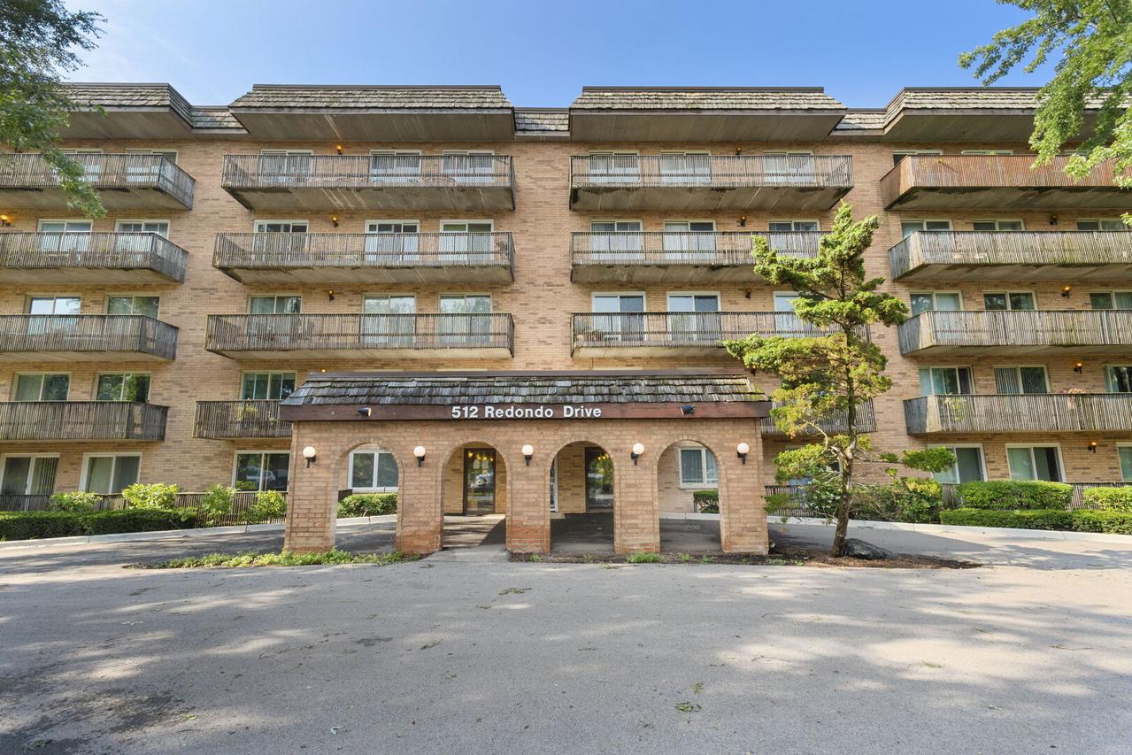 512 Redondo Dr. #110, Downers Grove, IL 60516