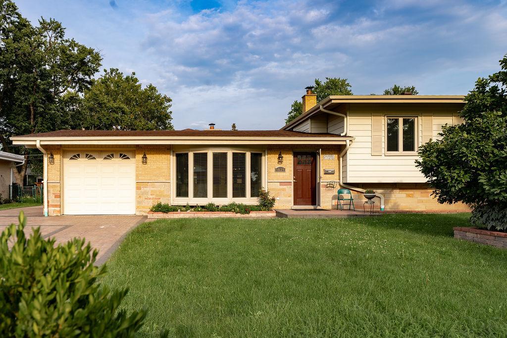 5639 N Manor Ln., Norwood Park, IL 60631